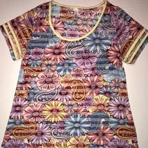 Medium LuLaRoe classic T